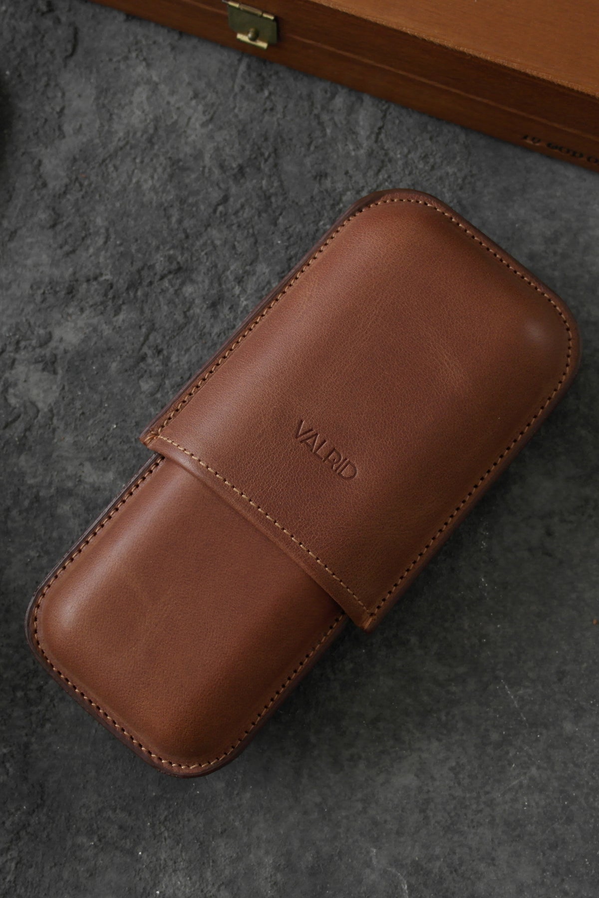 "The Classic" Tobacco Cigar Case - 2 Cigar 52-56 Ring
